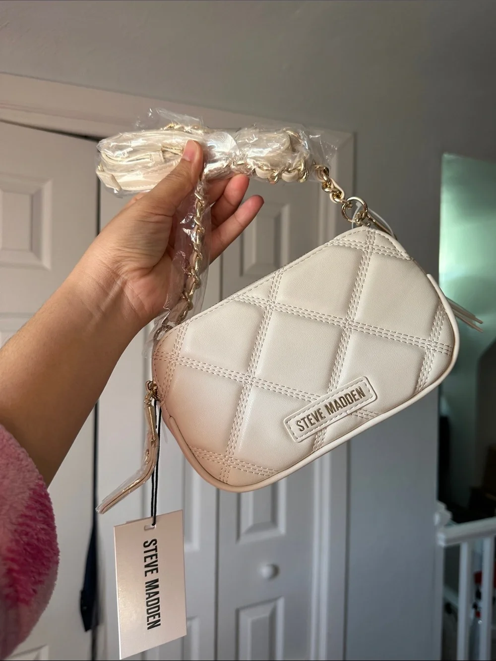 Steve Madden Ivory Quilted Crossbody with Gold Chain - Picture 2 of 12